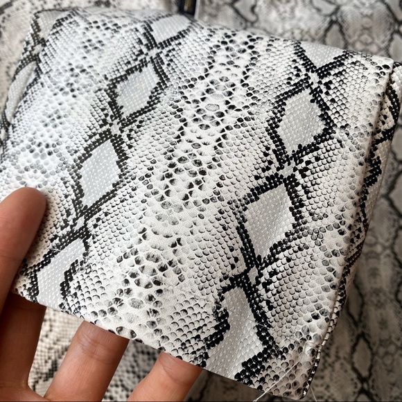 ☑️ PRETTY LITTLE THING BLACK WHITE SNAKESKIN HIGH WAIST PANTS! - Picture 10 of 11